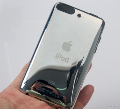 Apparently these folks have also got their hands on an iPod touch prototype 